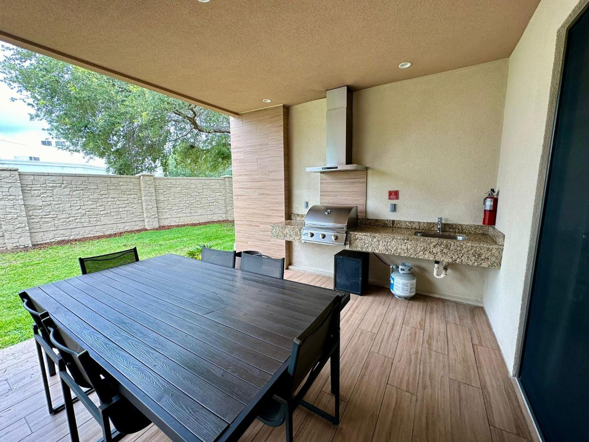 Luxury Home In Orlando With Private Hot Tub - 7 Min From Disney Parks - 3 Bedrooms And 4 Bathrooms! Exterior foto