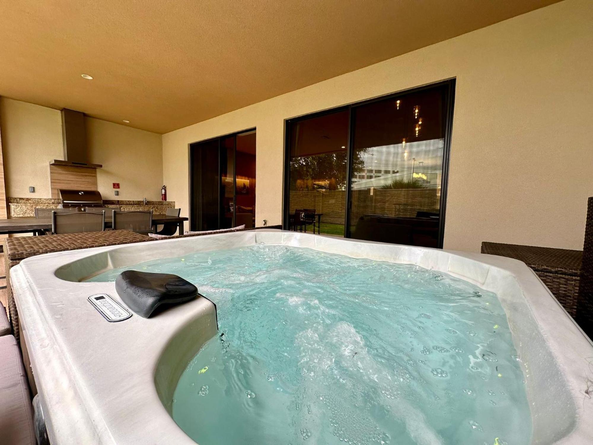 Luxury Home In Orlando With Private Hot Tub - 7 Min From Disney Parks - 3 Bedrooms And 4 Bathrooms! Exterior foto